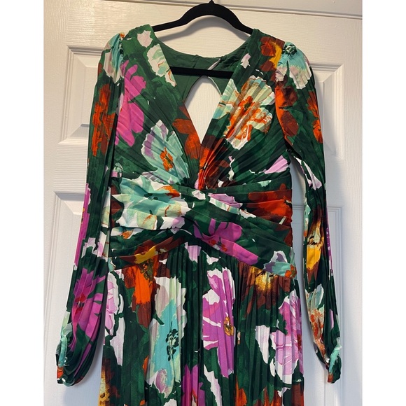 Anthropologie By Anthropologie
Pleated V-Neck Dress Size 12 - Picture 7 of 10